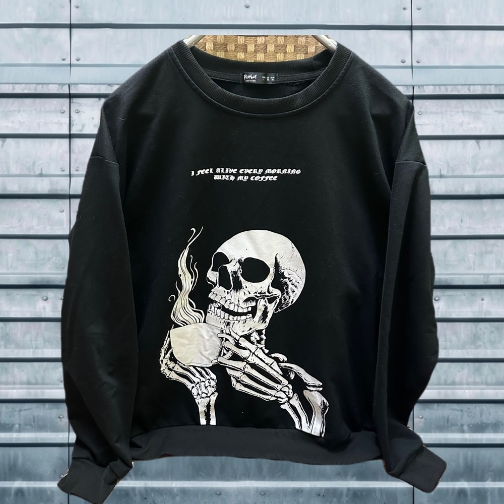 ROMWE Black Skull Graphic Sweater size L